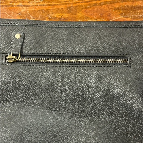 Stylish Black and White Cowhide Shoulder Bag - Sixtease - Picture 4 of 8